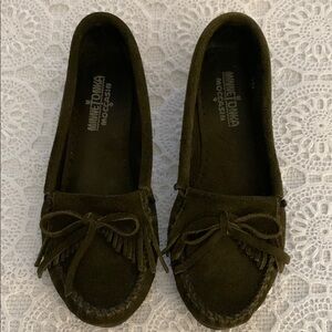 Minnetonka Women's Moss Green Moccasins